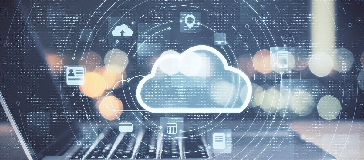 Cloud Illustration vor Laptop