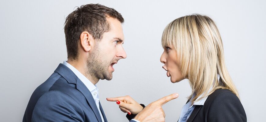 Mann und Frau streiten sich