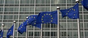 Europaflaggen vor dem EugH