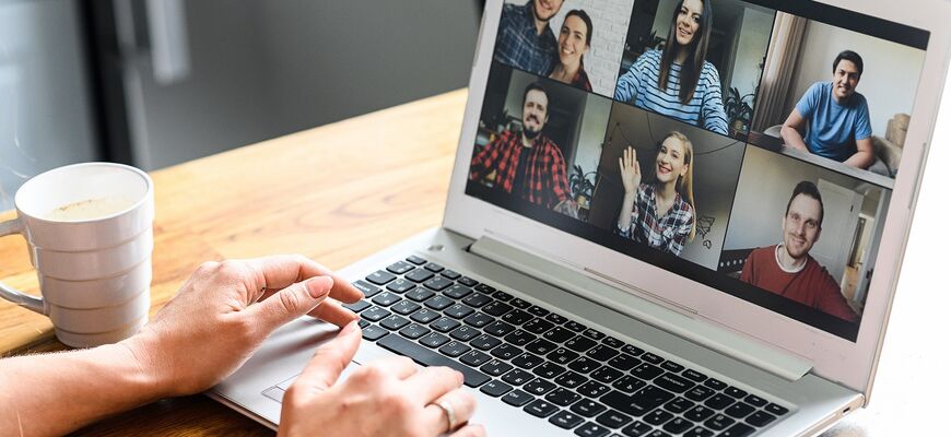 Laptop mit Video Konferenz